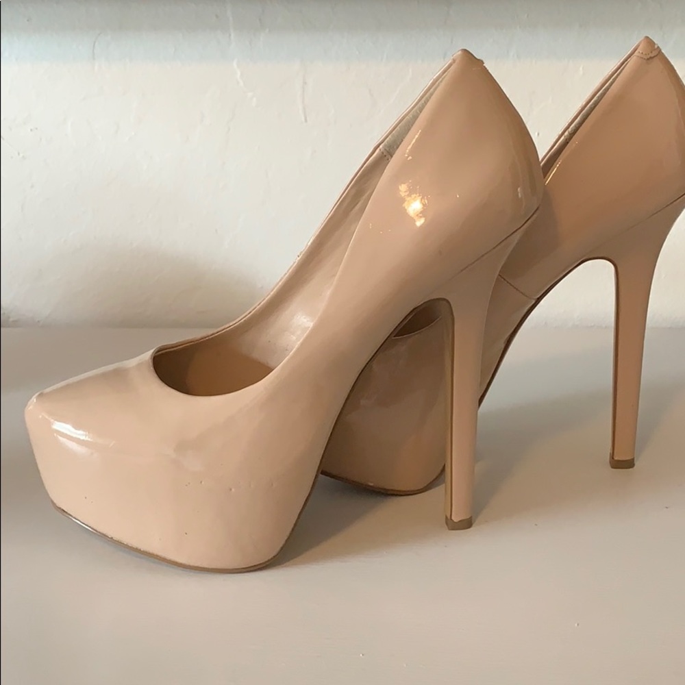 Nude Steve Madden 6” Pumps